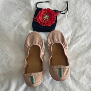 Tiek’s ballet pink size 9 in very good condition. Bag and flower included.